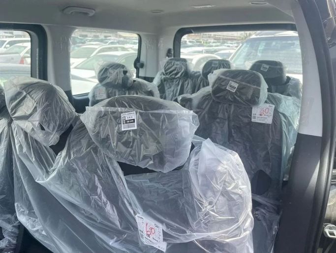 Новый Hyundai Staria, 2.2 л, 2023 в Дубае от Mohamed Hakim Motors Серебристый цвет. GCC | AUTO.AE