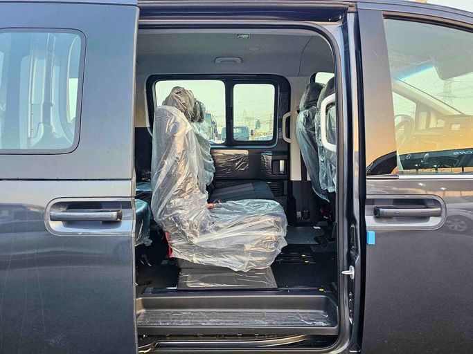 Новый Hyundai Staria, 3.5 л, 2025 в Дубае от SK Motors Серый цвет. GCC | AUTO.AE