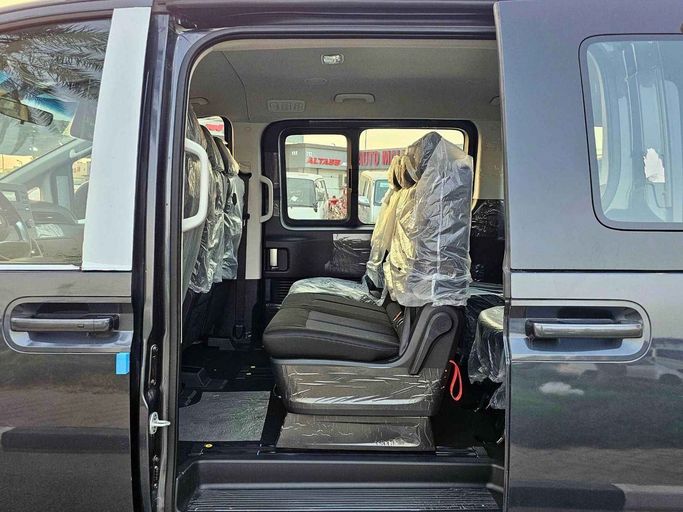 Новый Hyundai Staria, 3.5 л, 2025 в Дубае от SK Motors Серый цвет. GCC | AUTO.AE