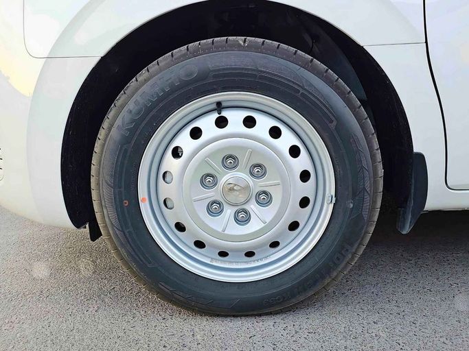 New Hyundai Staria, 3.5 l, 2025 in Dubai by SK Motors, White color. GCC Specs | AUTO.AE