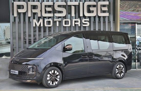Подержанный Hyundai Staria, 3.5 л, 2022 в Дубае от Prestige motors Черный цвет. GCC | AUTO.AE