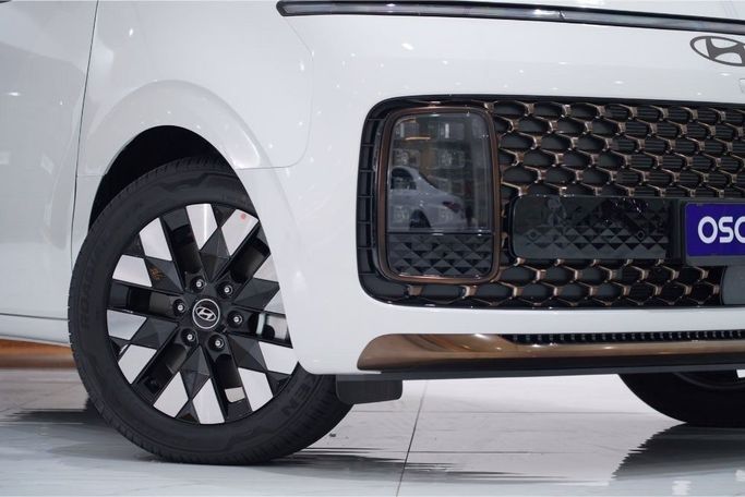 New Hyundai Staria, 3.5 l, 2025 in Dubai by Oscar Motors, White color.  | AUTO.AE