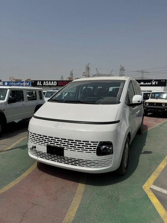 Новый Hyundai Staria, 3.5 л, 2025 в Дубае от Al Asaad Motors FZCO Белый цвет. GCC | AUTO.AE