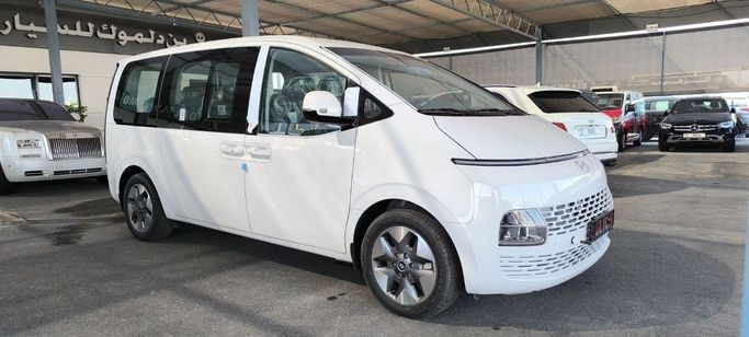 جديدة Hyundai Staria, 2.2 l, 2025 في في دبي من Bin Dalmouk Motors FZCO، اللون أبيض. مواصفات الخليج | AUTO.AE