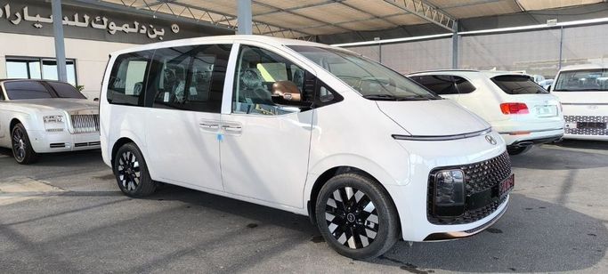 جديدة Hyundai Staria, 2.2 l, 2025 في في دبي من Bin Dalmouk Motors FZCO، اللون أبيض. مواصفات الخليج | AUTO.AE