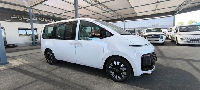 جديدة Hyundai Staria, 3.5 l, 2025 في في دبي من Bin Dalmouk Motors FZCO، اللون أبيض. مواصفات الخليج | AUTO.AE