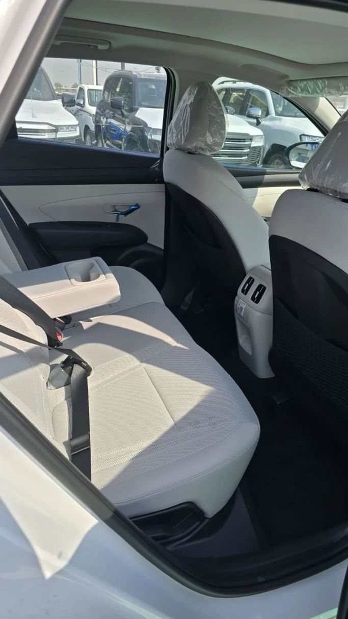Новый Hyundai Tucson IV Рестайлинг, 1.5 л, 2025 в Дубае от Mohamed Hakim Motors Белый цвет. Other | AUTO.AE