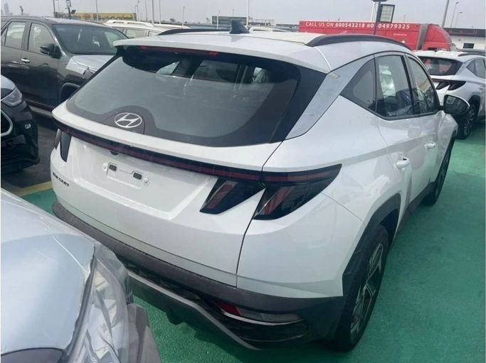 Новый Hyundai Tucson IV Рестайлинг, 2.0 л, 2023 в Дубае от Mohamed Hakim Motors Белый цвет. GCC | AUTO.AE