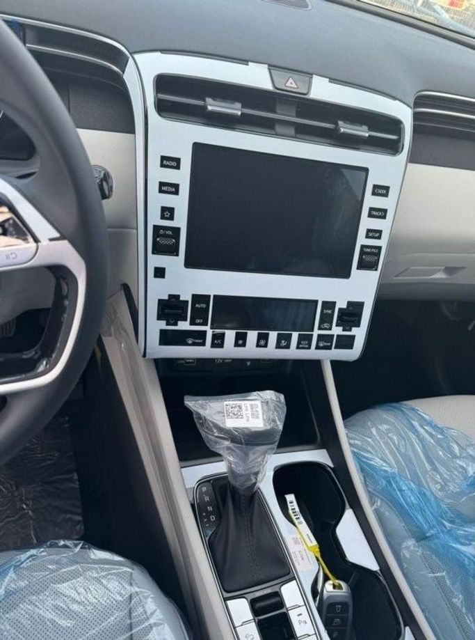 Новый Hyundai Tucson IV Рестайлинг, 2.0 л, 2025 в Дубае от Mohamed Hakim Motors Белый цвет. Other | AUTO.AE