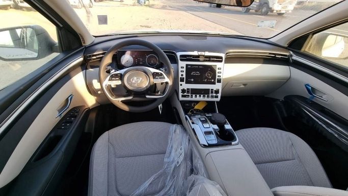 Новый Hyundai Tucson IV, 1.6 л, 2024 в Дубае от Mohamed Hakim Motors Белый цвет. GCC | AUTO.AE