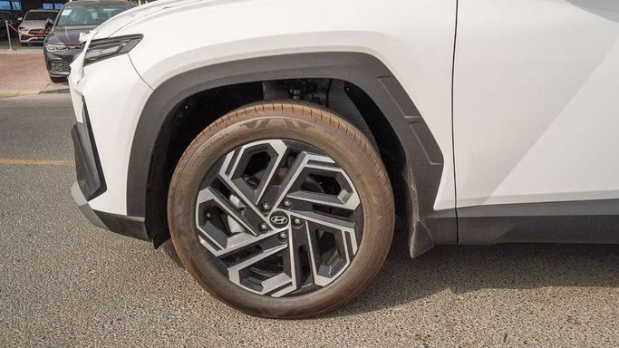 Новый Hyundai Tucson IV, 2.0 л, 2025 в Дубае от Najem Motors Белый цвет. Other | AUTO.AE