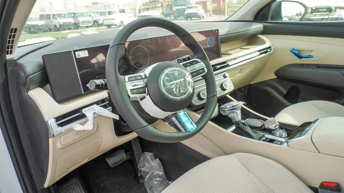 Новый Hyundai Tucson IV, 2.0 л, 2025 в Дубае от Najem Motors Белый цвет. Other | AUTO.AE