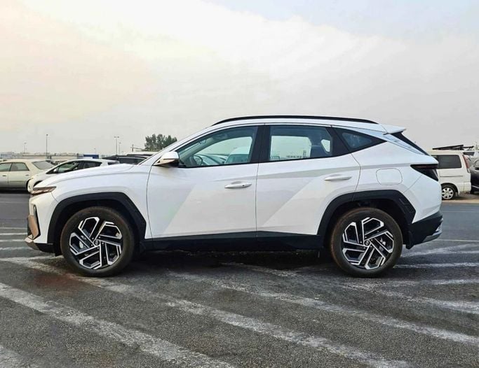 Новый Hyundai Tucson IV Рестайлинг, 2.0 л, 2025 в Дубае от SK Motors Белый цвет. Other | AUTO.AE