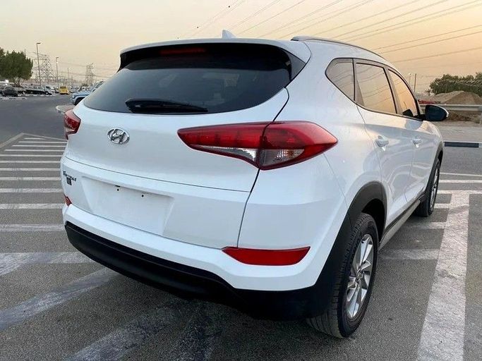 Подержанный Hyundai Tucson III Рестайлинг, 2.0 л, 2021 в Дубае от Shalimar Белый цвет. Американская | AUTO.AE