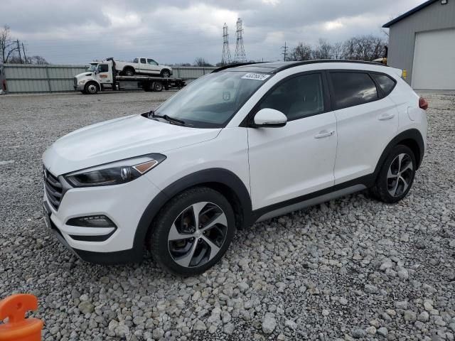 Подержанный Hyundai Tucson II, 2.4 л, 2013 в Дубае Белый цвет. Американская | AUTO.AE
