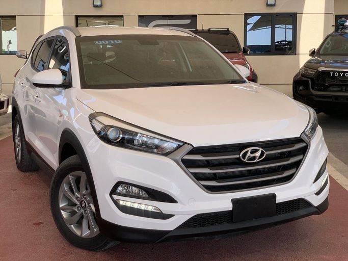 Подержанный Hyundai Tucson III, 1.6 л, 2016 в Дубае от Greenway Motors Белый цвет.  | AUTO.AE