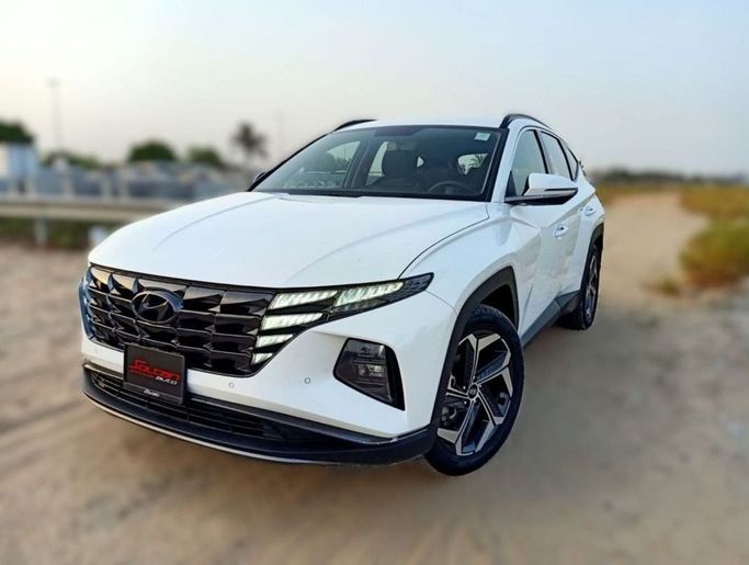 مستعملة Hyundai Tucson رابعاً, 2.0 l, 2022 في في دبي من Soltan Auto، اللون أبيض. المواصفات الأوروبية | AUTO.AE