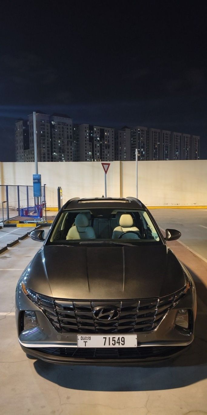Подержанный Hyundai Tucson IV, 2.5 л, 2022 в Дубае Серый цвет. Американская | AUTO.AE