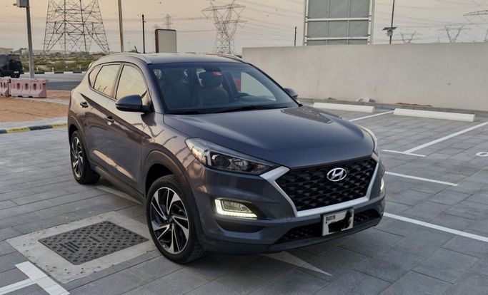 مستعملة Hyundai Tucson ثالثاً فيس ليفت, 2.0 l, 2019 في في دبي، اللون رمادي. مواصفات الخليج | AUTO.AE