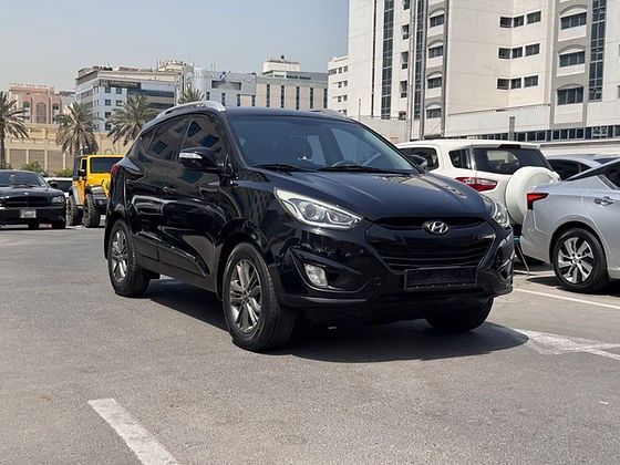 Подержанный Hyundai Tucson II, 2.0 л, 2015 в Дубае от DEVA CARS Черный цвет. GCC | AUTO.AE