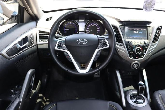 Подержанный Hyundai Veloster I Рестайлинг, 1.6 л, 2016 в Дубае от Dresden Motors Белый цвет. GCC | AUTO.AE