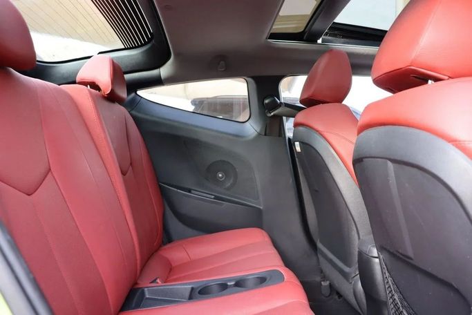 Подержанный Hyundai Veloster I, 1.6 л, 2015 в Дубае от Dresden Motors Зеленый цвет. GCC | AUTO.AE