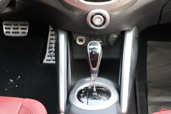 Подержанный Hyundai Veloster I, 1.6 л, 2015 в Дубае от Dresden Motors Зеленый цвет. GCC | AUTO.AE