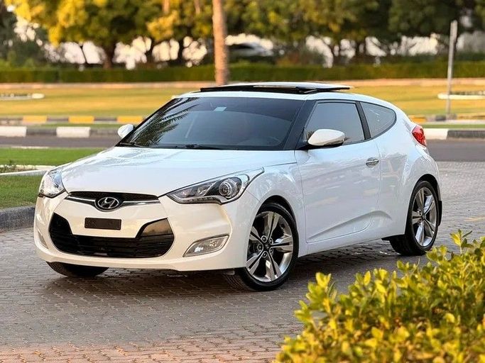 Подержанный Hyundai Veloster I Рестайлинг, 1.6 л, 2017 в Дубае от Al Qemah Used Cars Белый цвет. GCC | AUTO.AE