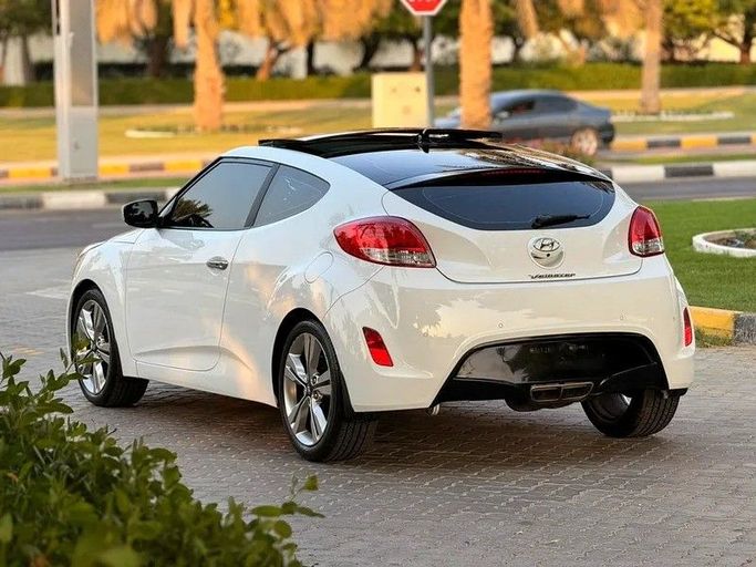 Подержанный Hyundai Veloster I Рестайлинг, 1.6 л, 2017 в Дубае от Al Qemah Used Cars Белый цвет. GCC | AUTO.AE