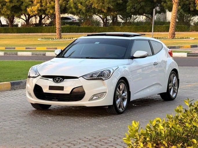 Подержанный Hyundai Veloster I Рестайлинг, 1.6 л, 2017 в Дубае от Al Qemah Used Cars Белый цвет. GCC | AUTO.AE