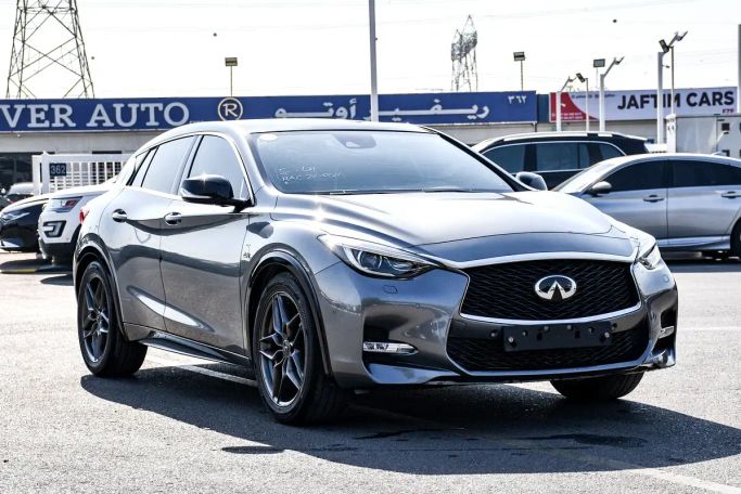 مستعملة Infiniti Q30, 2.0 l, 2017 في في دبي من RIVER AUTO FZCO، اللون فضي. المواصفات الكورية | AUTO.AE
