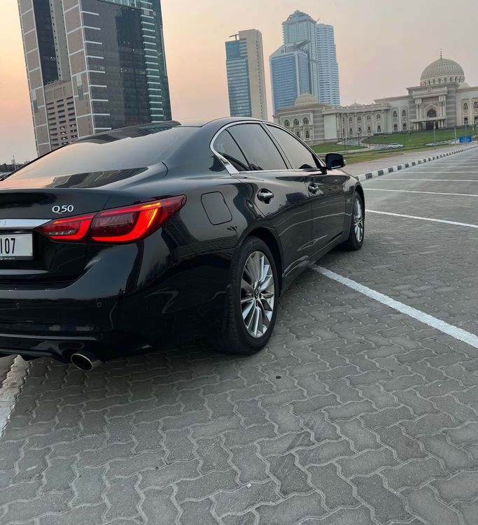 Used Infiniti Q50 I Facelift, 2.0 l, 2018 in Dubai, Black color. GCC Specs | AUTO.AE
