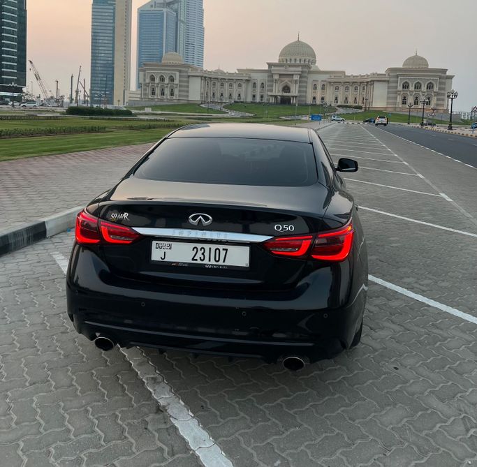 Used Infiniti Q50 I Facelift, 2.0 l, 2018 in Dubai, Black color. GCC Specs | AUTO.AE