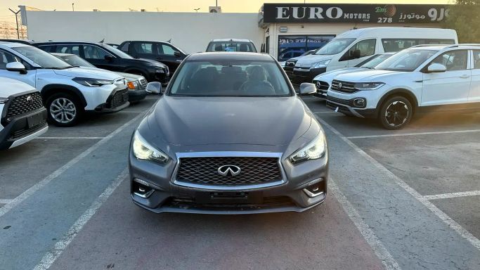 Новый Infiniti Q50 I Рестайлинг, 3.0 л, 2024 в Дубае от Euro Motors Fzco Серый цвет. GCC | AUTO.AE