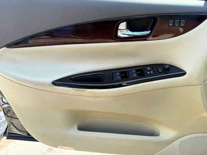 Подержанный Infiniti QX50 I, 3.7 л, 2015 в Дубае от Hot Wheel Used Motors Черный цвет. GCC | AUTO.AE