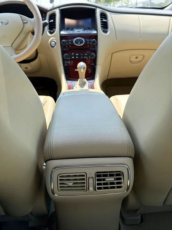 Подержанный Infiniti QX50 I, 3.7 л, 2015 в Дубае от Hot Wheel Used Motors Черный цвет. GCC | AUTO.AE