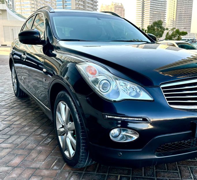 Used Infiniti QX50 I Facelift, 3.7 l, 2015 in Dubai, Black color. GCC Specs | AUTO.AE