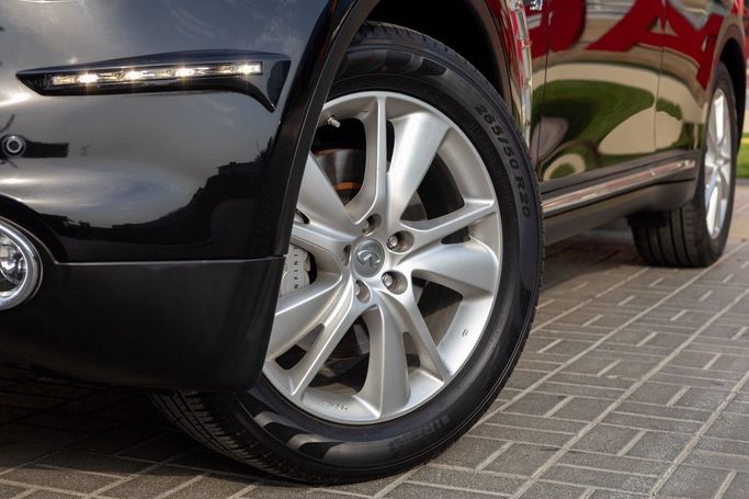 Подержанный Infiniti QX70, 3.7 л, 2017 в Дубае от Linda Cars Черный цвет. GCC | AUTO.AE