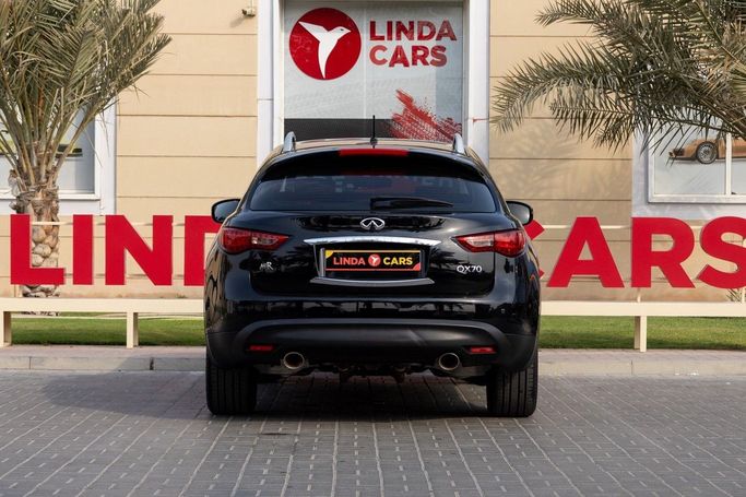 Подержанный Infiniti QX70, 3.7 л, 2017 в Дубае от Linda Cars Черный цвет. GCC | AUTO.AE