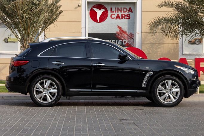 Подержанный Infiniti QX70, 3.7 л, 2017 в Дубае от Linda Cars Черный цвет. GCC | AUTO.AE