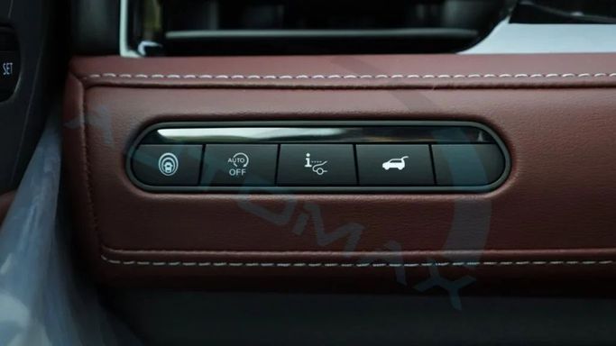 Новый Infiniti QX80 II, 3.5 л, 2025 в Дубае от Auto Max Group Серебристый цвет. GCC | AUTO.AE