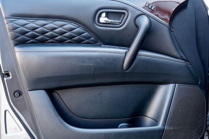 Подержанный Infiniti QX80 I Рестайлинг 3, 5.6 л, 2020 в Дубае от Linda Cars Серый цвет. GCC | AUTO.AE