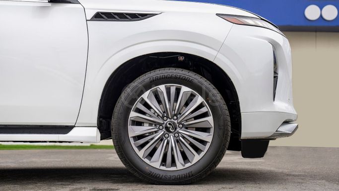 Новый Infiniti QX80 II, 3.5 л, 2025 в Дубае от Milele Белый цвет. Other | AUTO.AE