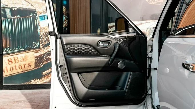 Подержанный Infiniti QX80 I Рестайлинг 3, 5.6 л, 2022 в Дубае от 8 Ba Motors Белый цвет. Канадская | AUTO.AE