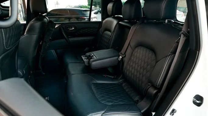 Подержанный Infiniti QX80 I Рестайлинг 3, 5.6 л, 2022 в Дубае от 8 Ba Motors Белый цвет. Канадская | AUTO.AE