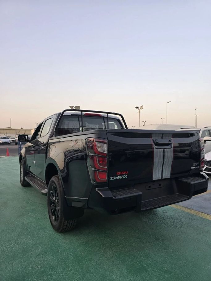 Новый Isuzu D-Max III, 3.0 л, 2025 в Дубае от Mohamed Hakim Motors Черный цвет. GCC | AUTO.AE