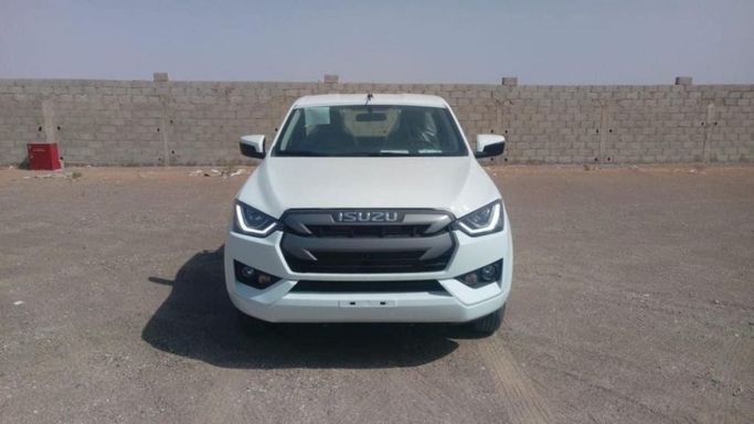 Новый Isuzu D-Max III, 1.9 л, 2025 в Дубае от Mohamed Hakim Motors Белый цвет. GCC | AUTO.AE