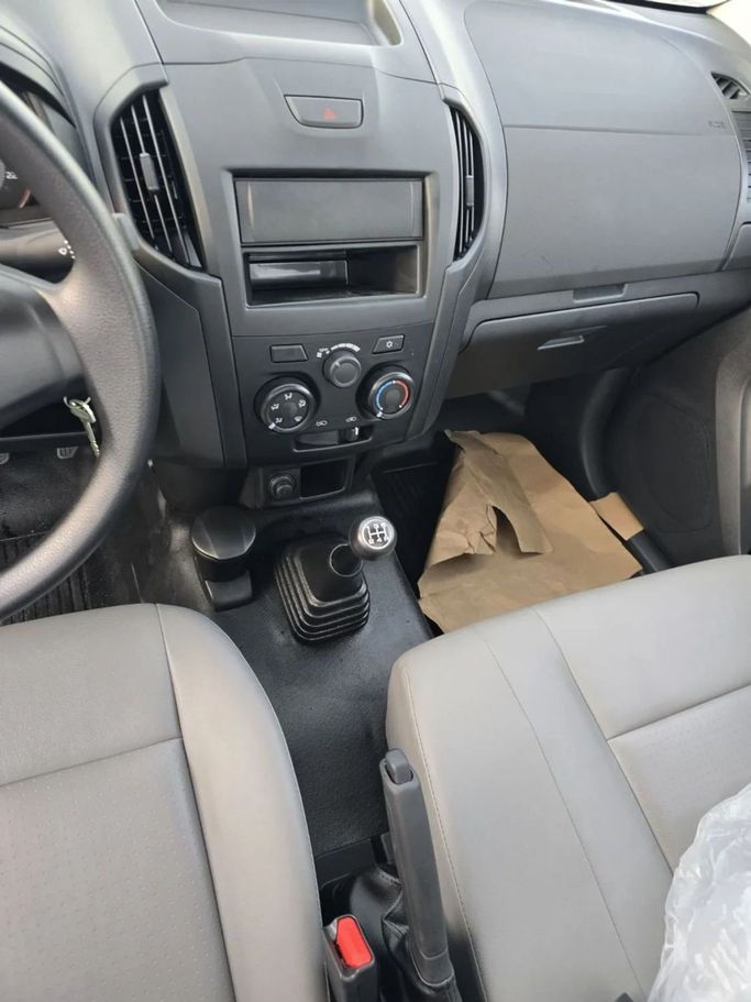 Новый Isuzu D-Max III, 2.5 л, 2025 в Дубае от Mohamed Hakim Motors Серебристый цвет. GCC | AUTO.AE