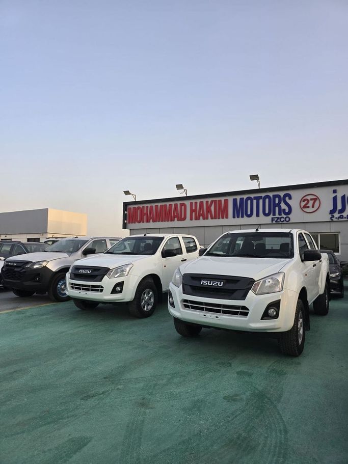 Новый Isuzu D-Max III, 2.5 л, 2025 в Дубае от Mohamed Hakim Motors Белый цвет. Other | AUTO.AE