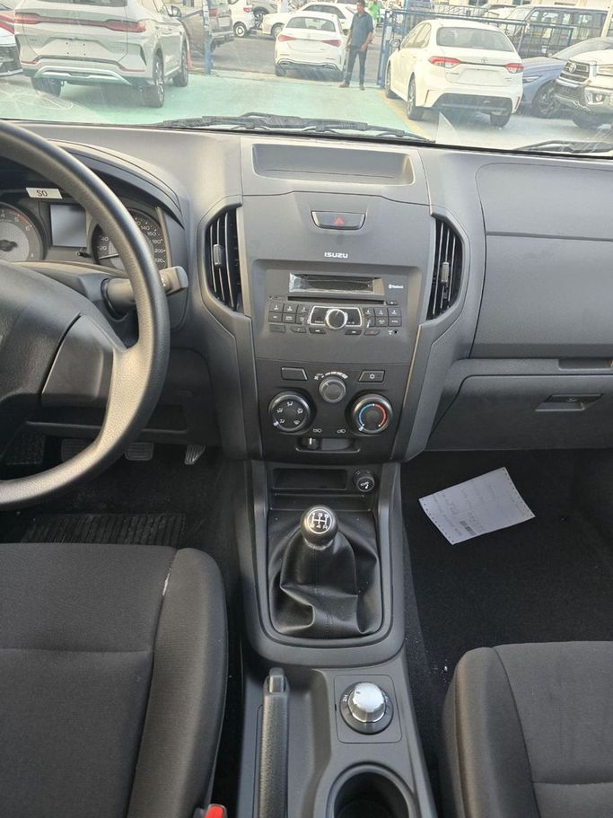 Новый Isuzu D-Max III, 2.5 л, 2025 в Дубае от Mohamed Hakim Motors Белый цвет. Other | AUTO.AE